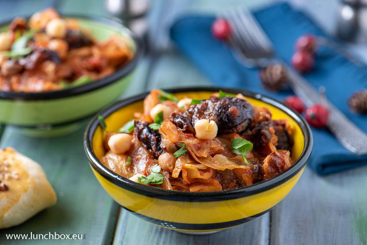 Cabbage with tomatoes and dry prunes