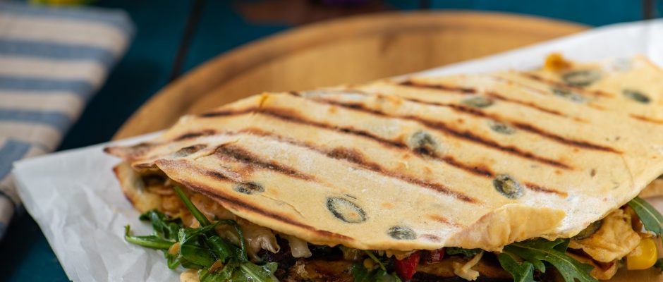 Кесадилас с остатъци за бърза вечеря