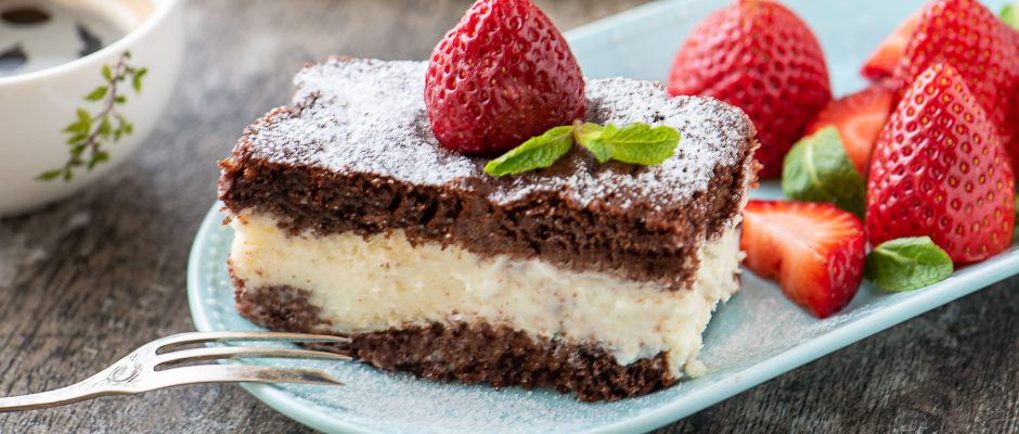 Cake with white chocolate mousse