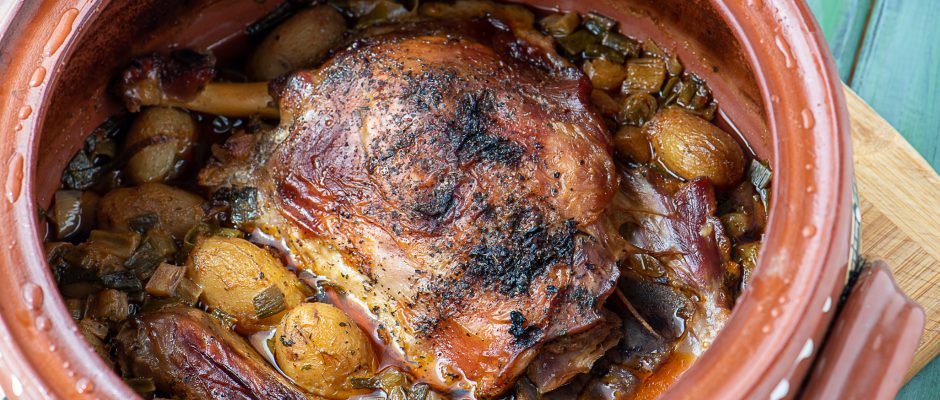 Агнешко в глинено гърне