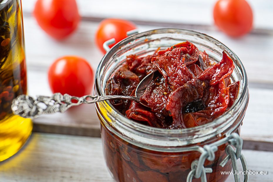 Sun-dried tomatoes marinated in oil