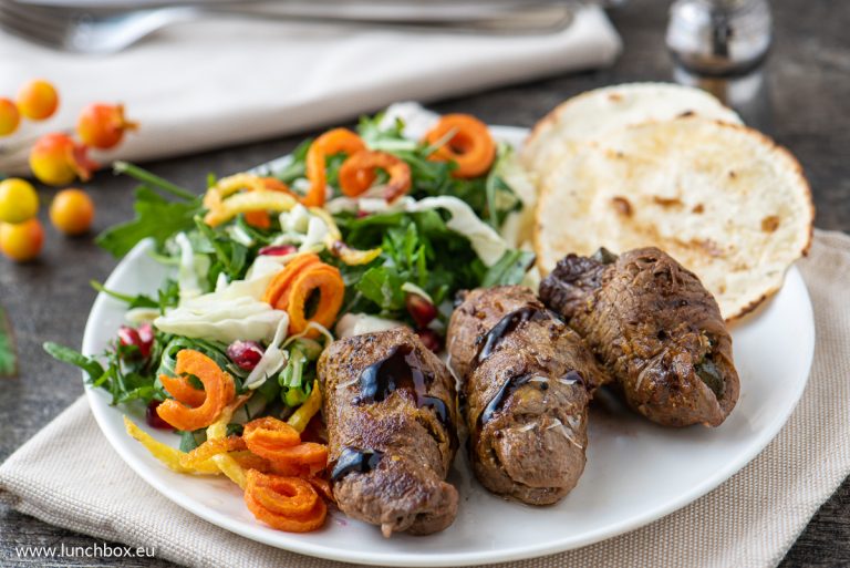 Телешко бонфиле с кисели краставички Lunchbox