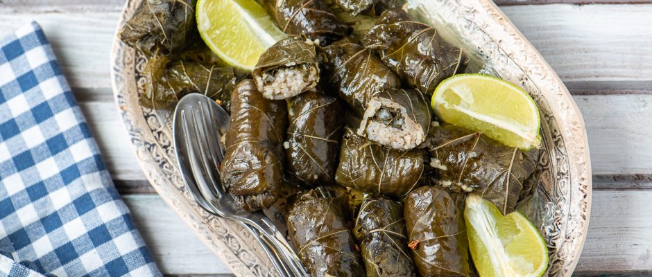 Лозови сърми с мента и кедрови ядки