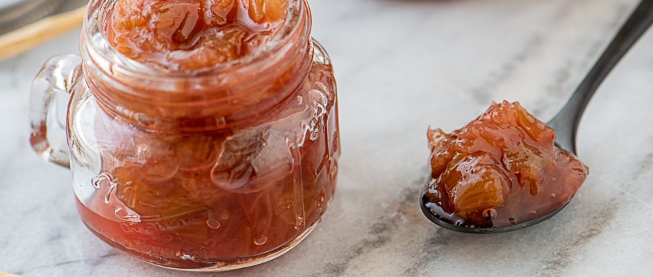 Чътни с ревен