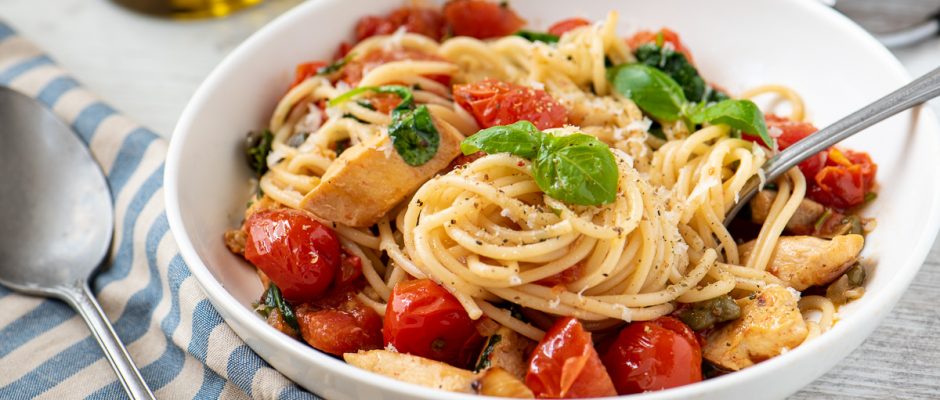 Spaghetti with cherry tomatoes and capers