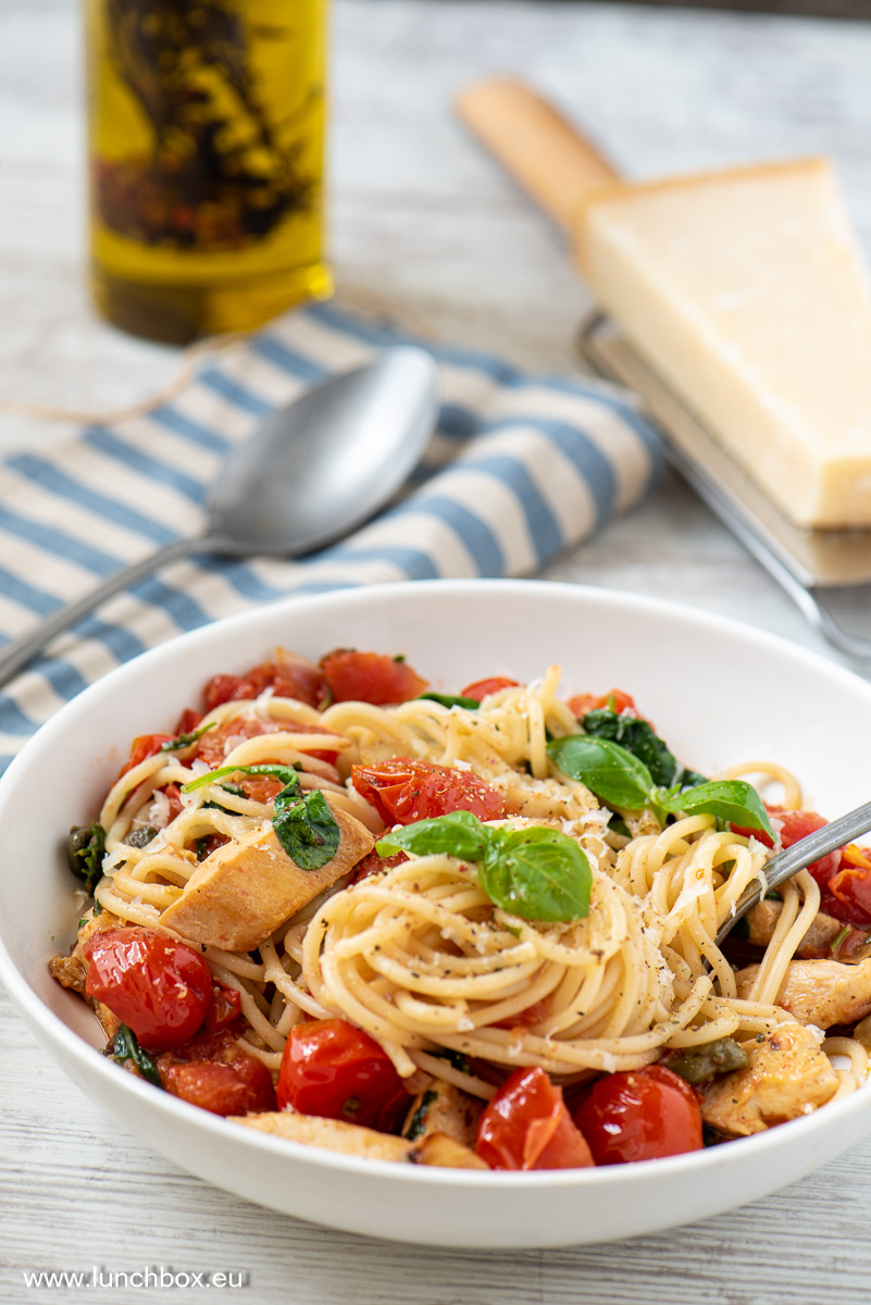 Spaghetti with cherry tomatoes and capers Spaghetti with cherry tomatoes and capers