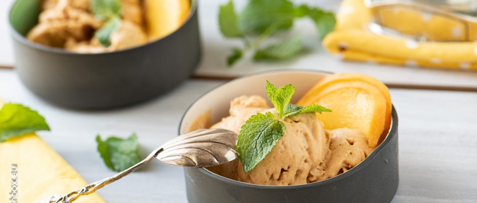 Сладолед с праскови