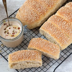 Bread in strips with sesame and thyme