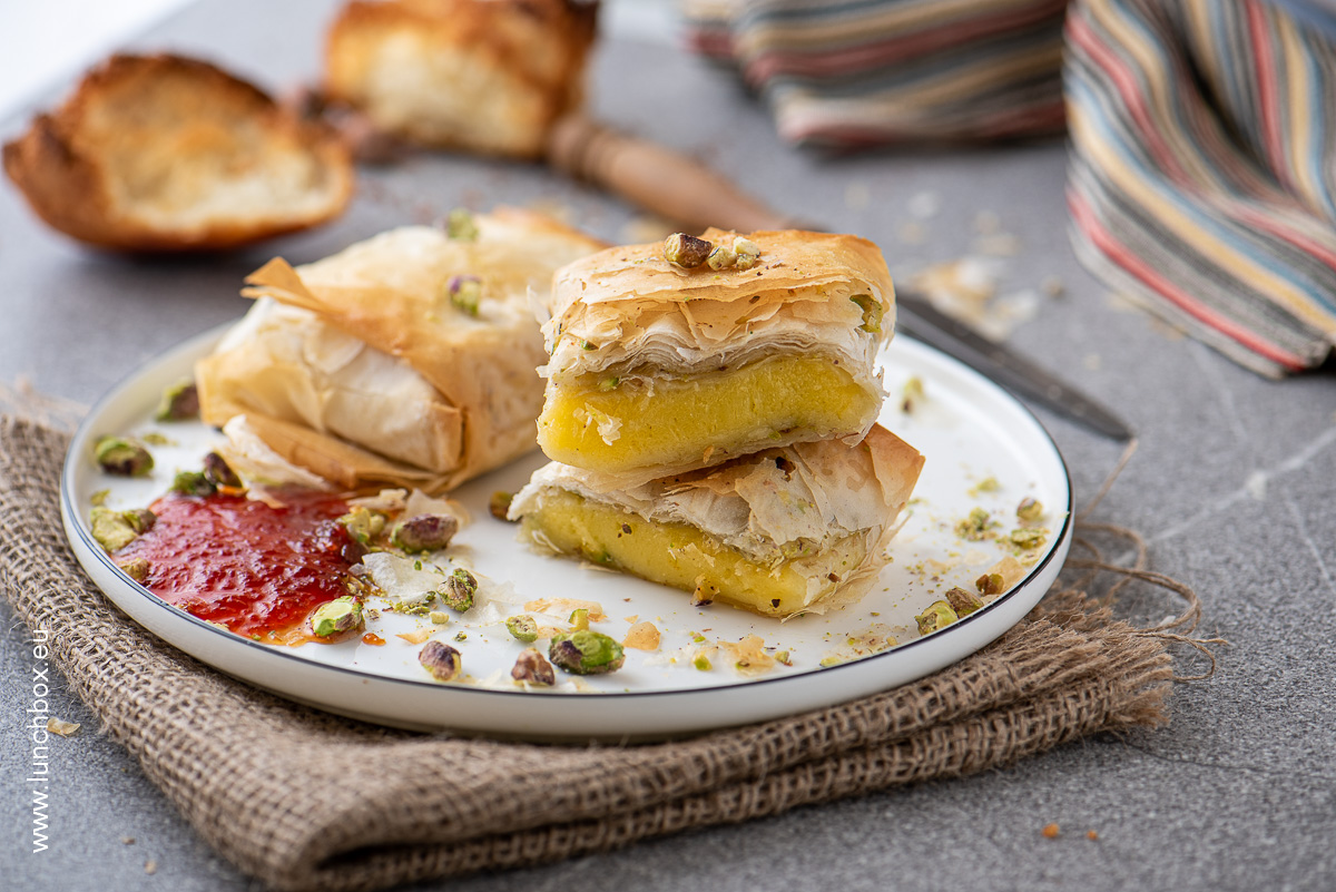 Quick bites with yellow cheese for Lunchbox