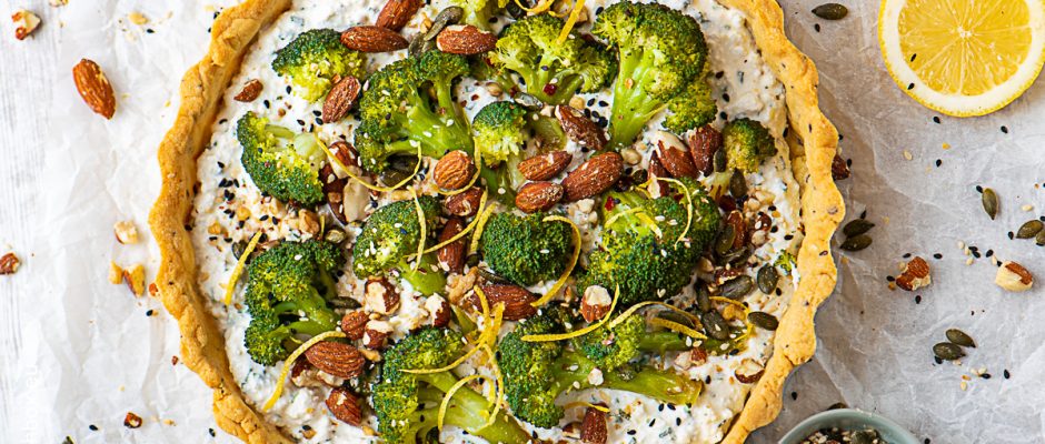 Tart with broccoli and cottage cheese