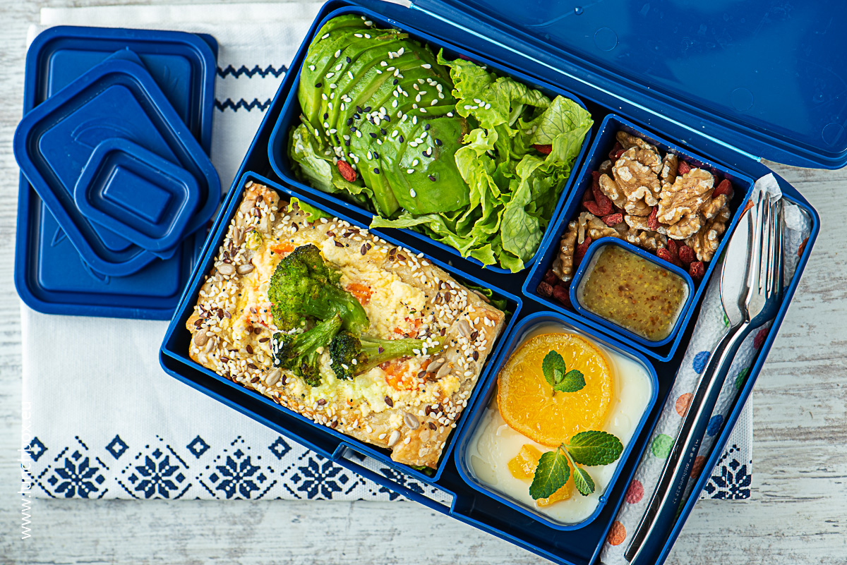 Lunchbox Mini tarts with broccoli and carrots