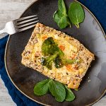 Mini tarts with broccoli and carrots