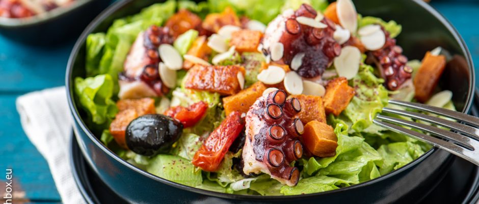 Lettuce salad with basil octopus