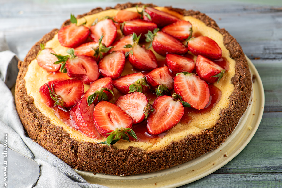 Cheesecake with labne and strawberries Cheesecake with labne and strawberries