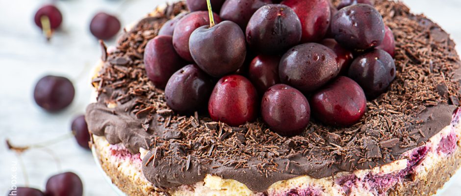 Черешов шоколадов чийзкейк