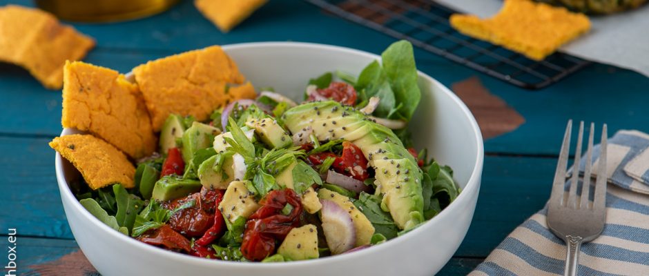 Салата с чия-домати-авокадо и сумак