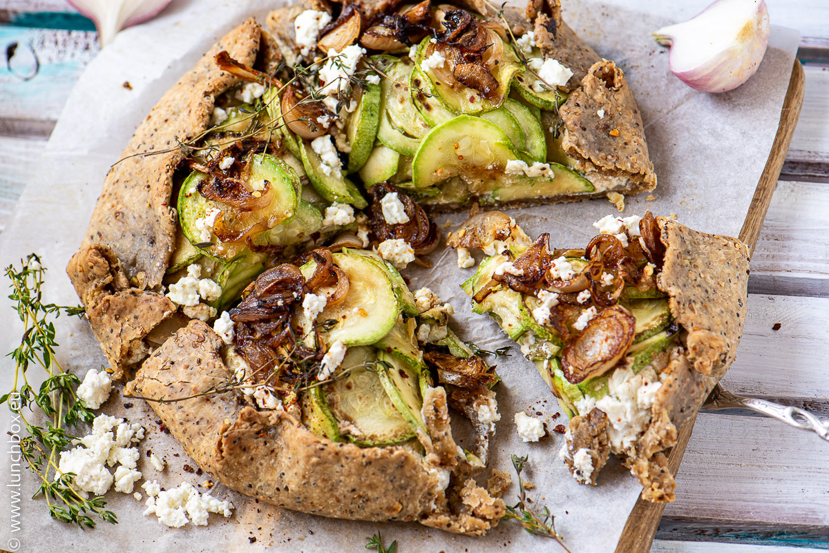 Rustic pie with zucchini and ricotta
