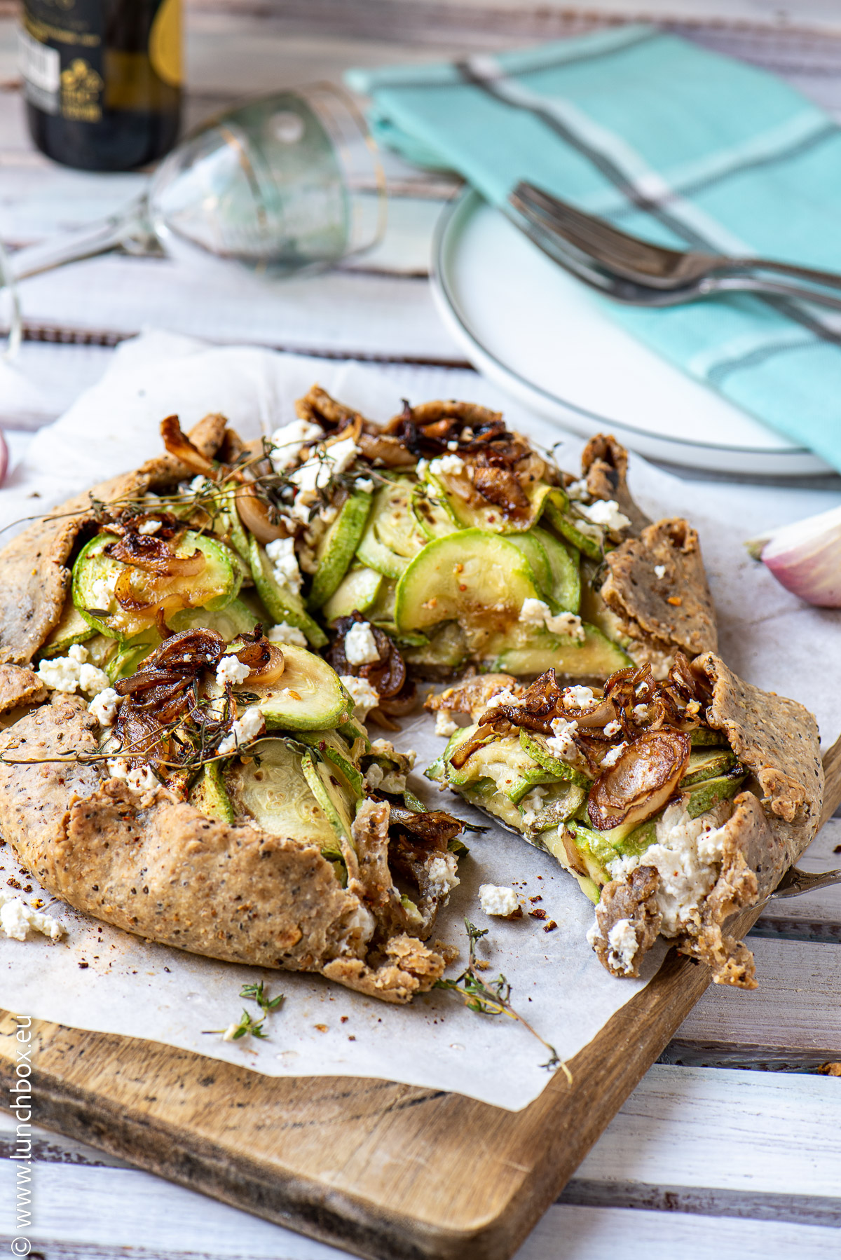 Rustic pie with zucchini and ricotta