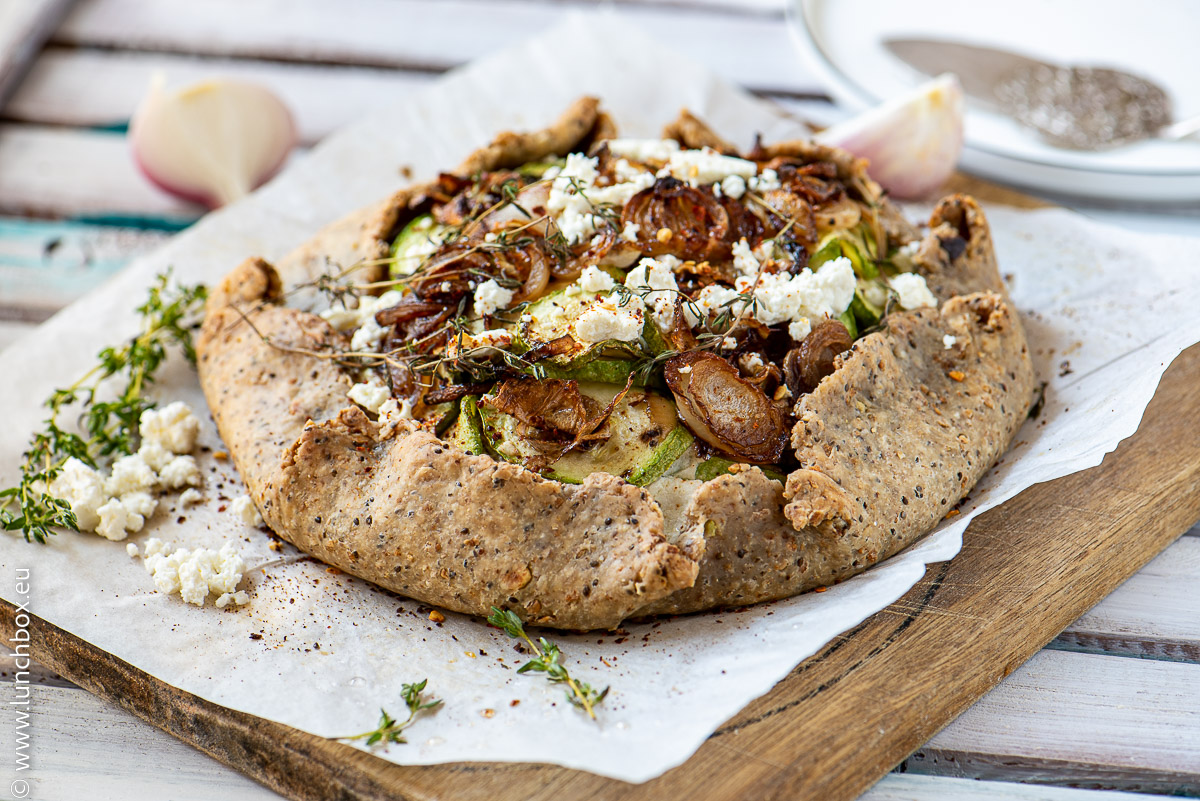 Rustic pie with zucchini and ricotta