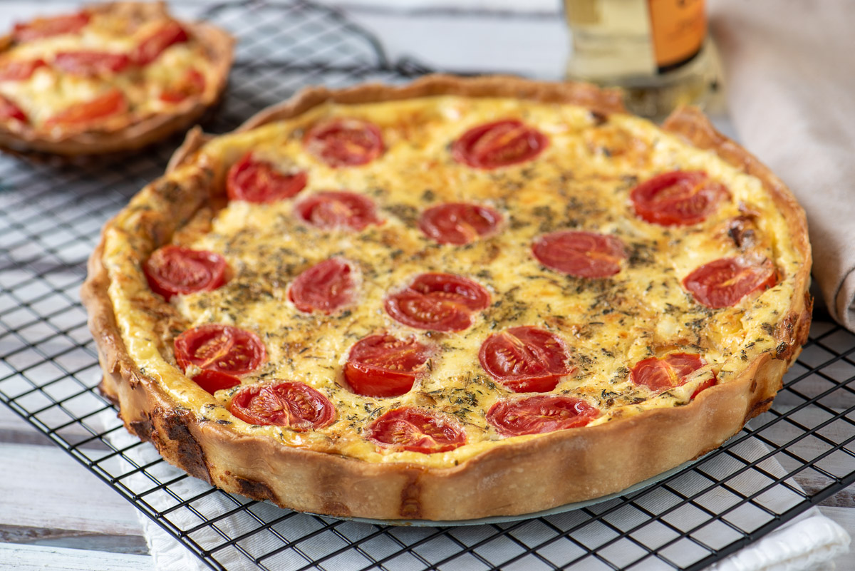 Cherry tomatoes and feta cheese quiche Cherry tomatoes and feta cheese quiche