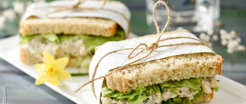 Chicken sandwiches for picnics and lunchbox