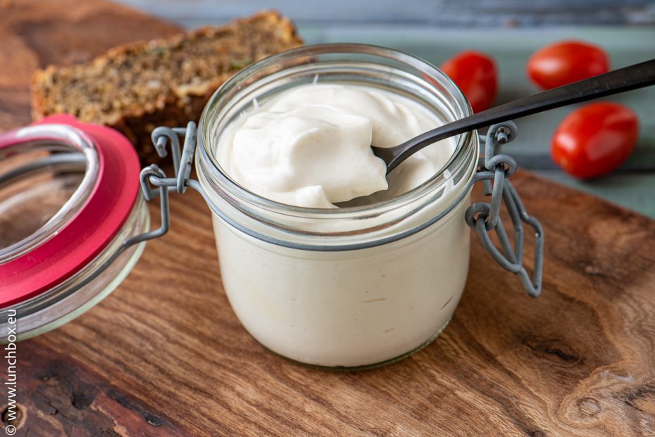 Vegan mayo; веган майонеза