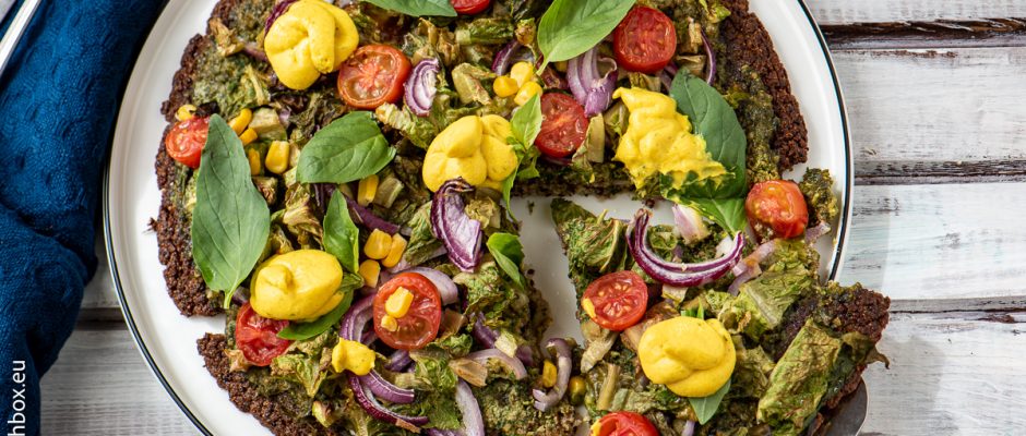 Cauliflower-quinoa vegan pizza