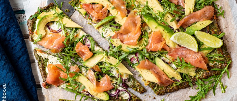 Low-carb Kale pizza with smoked salmon