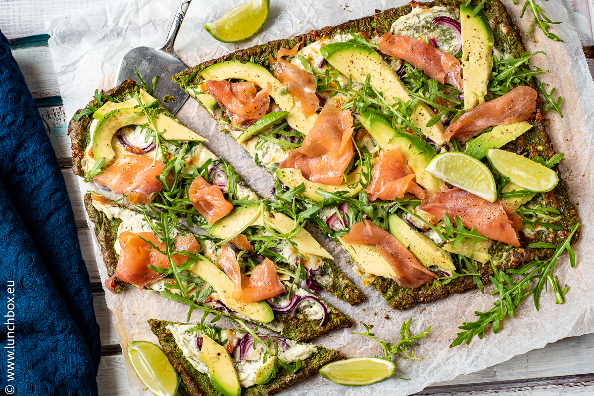 Low-carb Kale pizza with smoked salmon