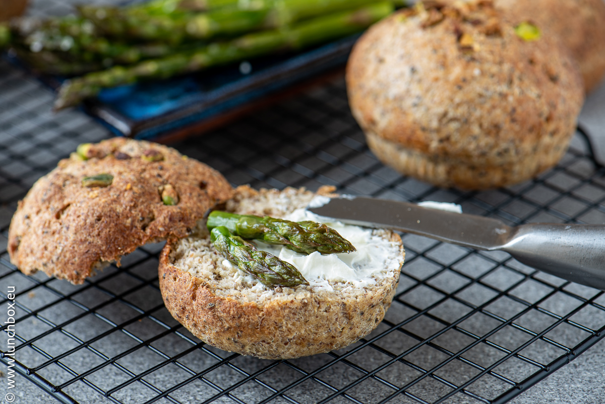 Low carb and gluten free bread rolls