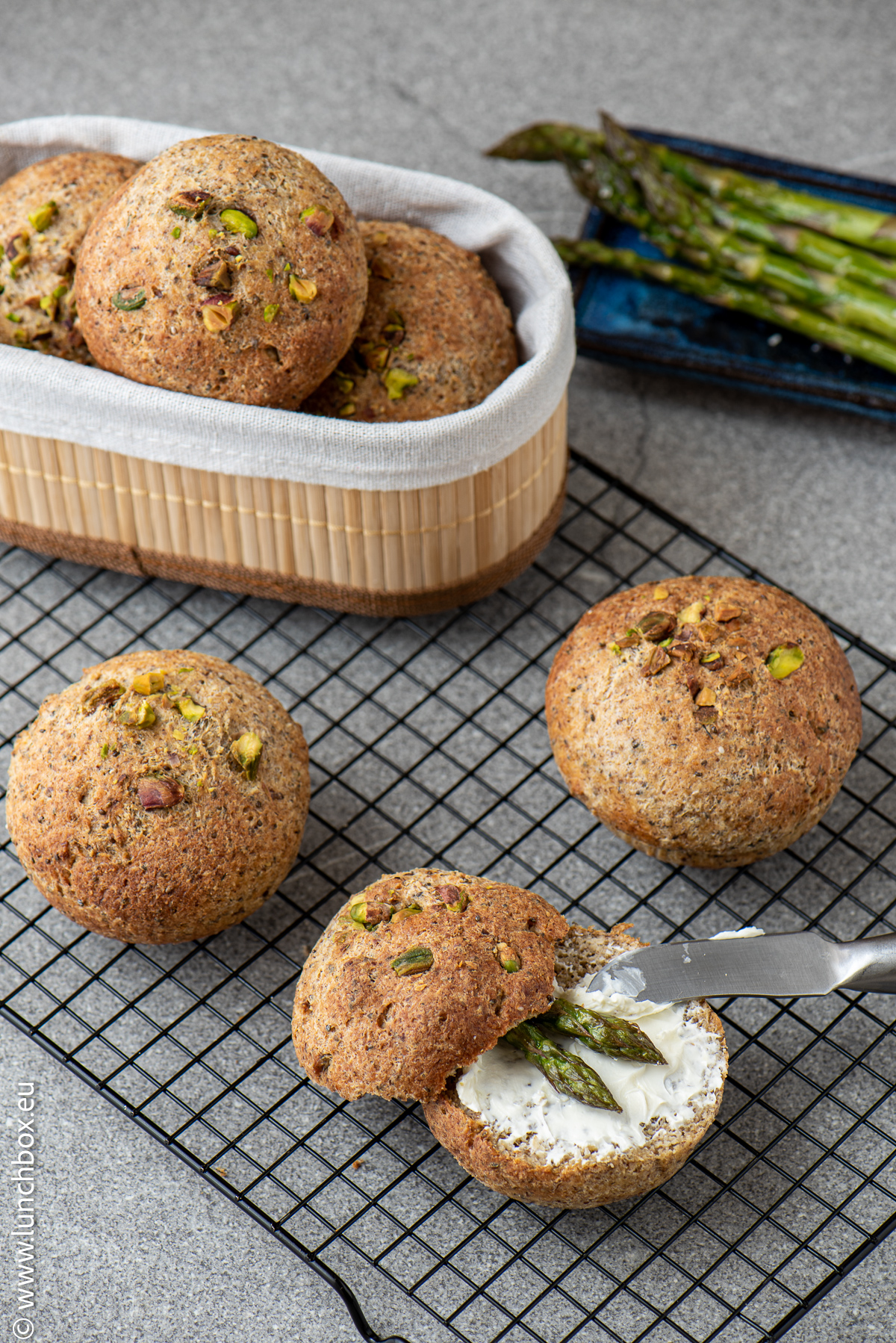 Low carb and gluten free bread rolls
