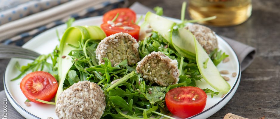 Aragula salad with avocado balls