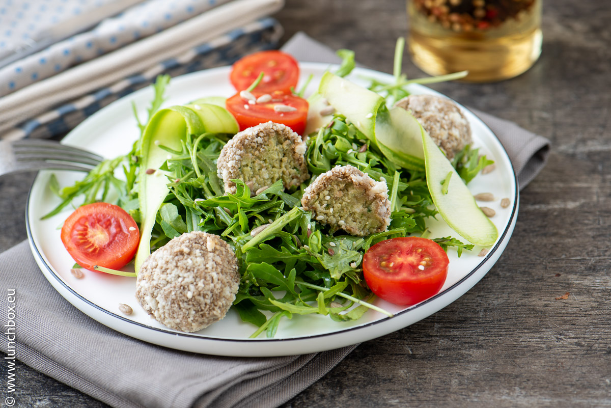 Aragula salad with avocado balls