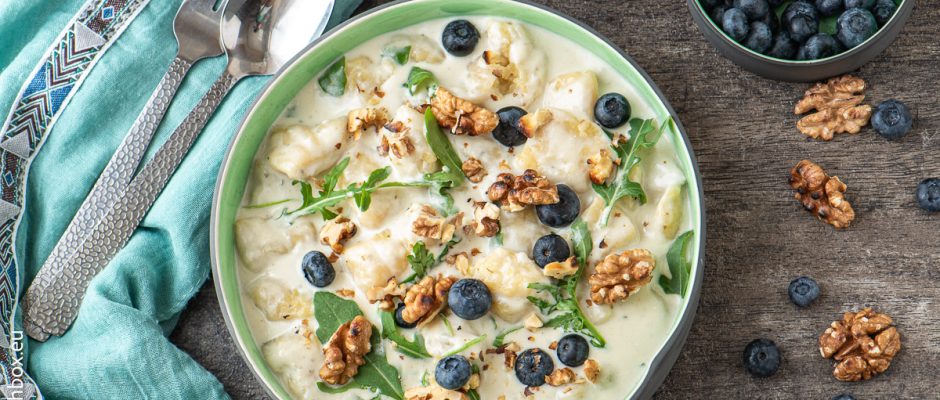 Ньоки с боровинки и горгонзола