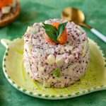 Salad with quinoa, zucchini and raspberries