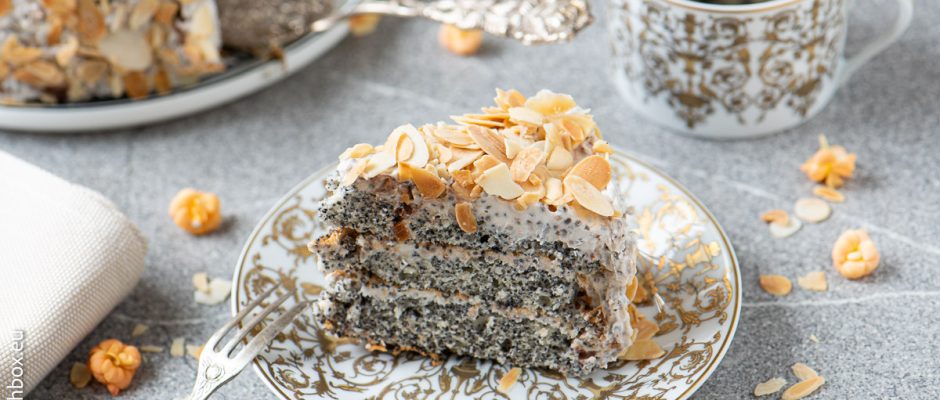 Chia and poppy seeds cake