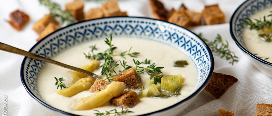 White asparagus soup with pickled spring onion