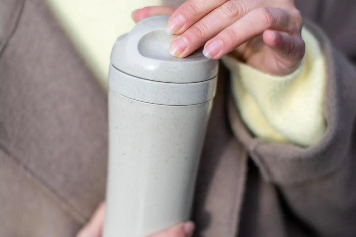 Bottles_0000_koziol-white-bottel-living